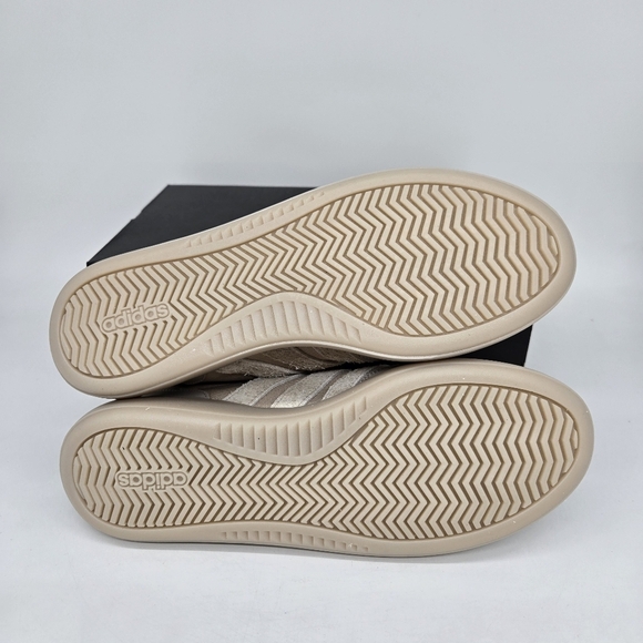 Athletic_Shoes